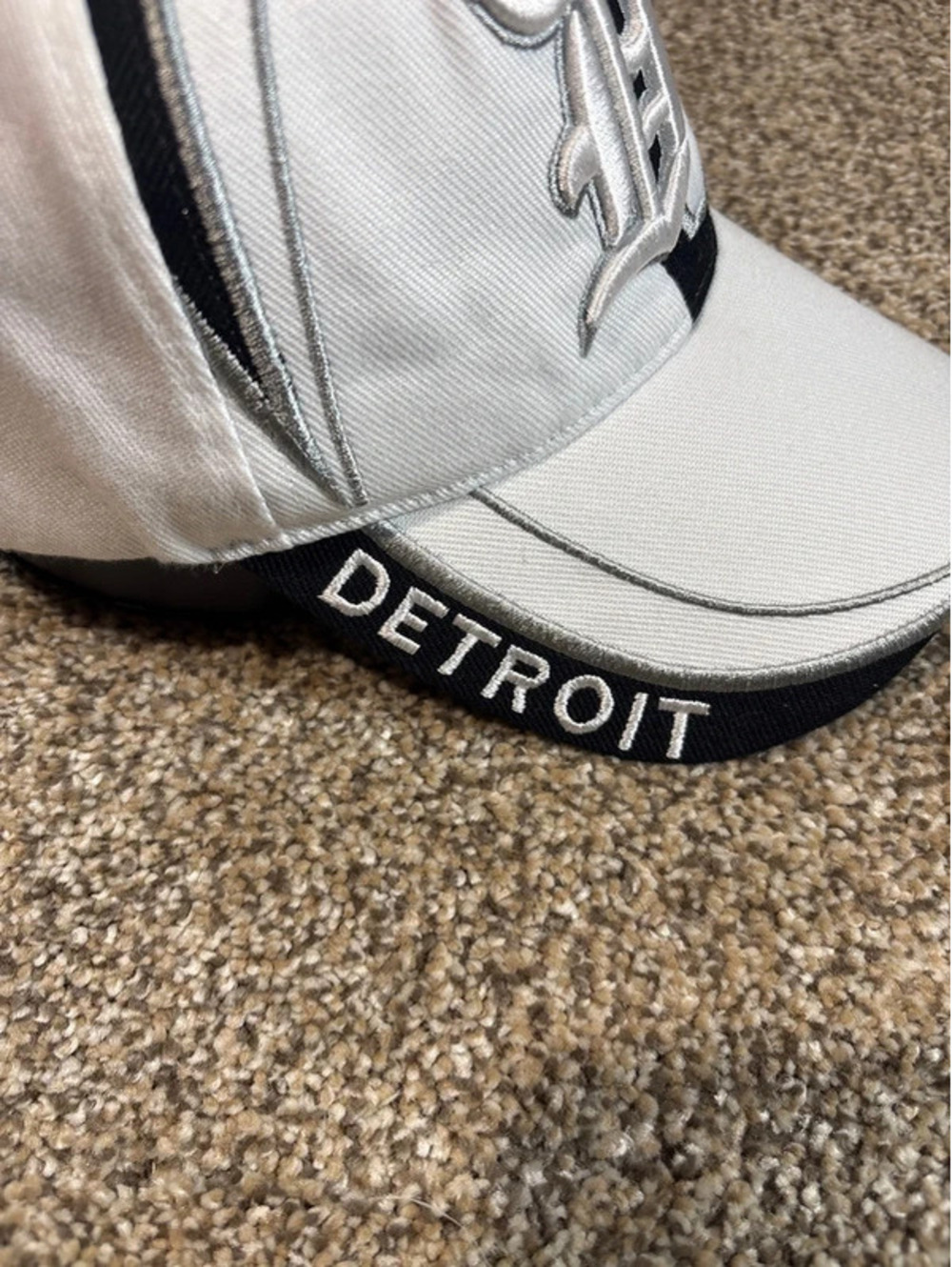 Adjustable Detroit hat - Picture 2 of 4